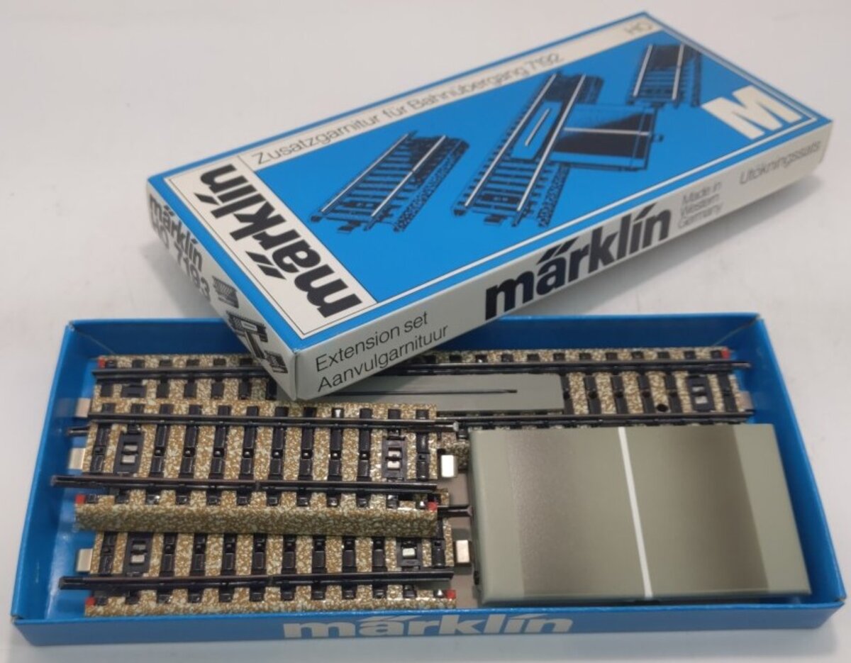 Marklin 7193 HO Scale Grade Crossing Extension Set