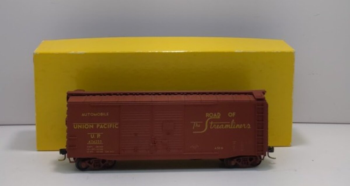 Accurail 3010 HO Union Pacific 40'' Steel Box Car Kit