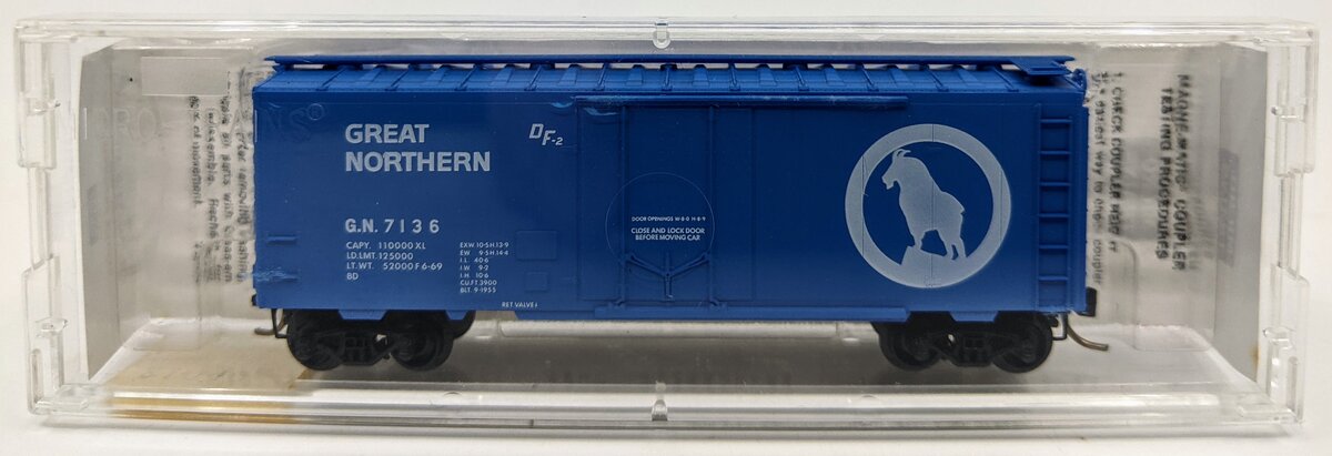 Micro-Trains 02100040 N Scale Great Northern 40' Standard Plug Door Boxcar #7136 NIB