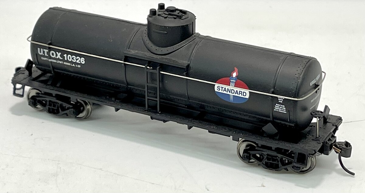 Walthers 932-60253 HO Scale Standard Oil 10,000 Gallon Tank Car #10326