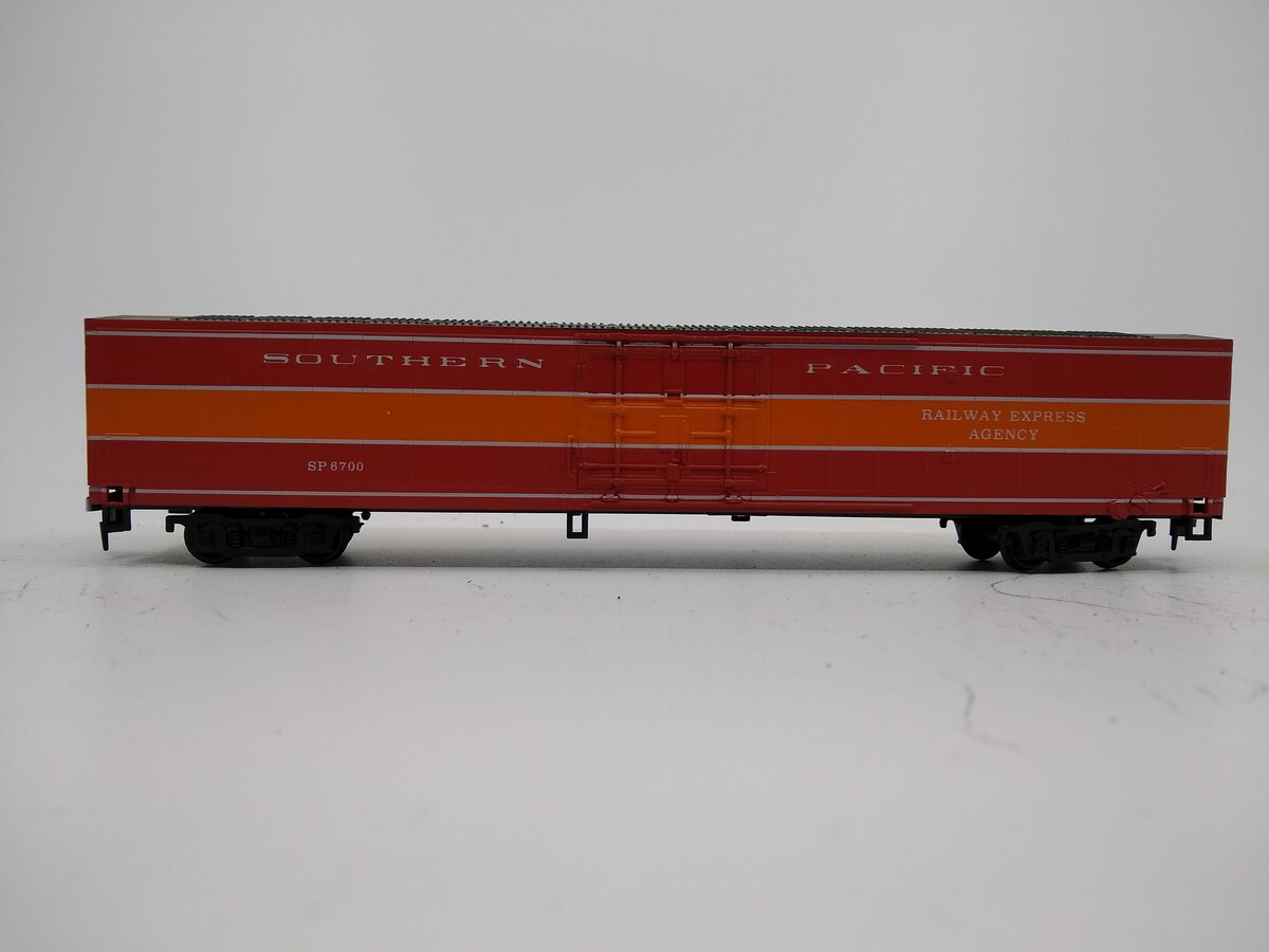 Con-Cor 0001-001042 HO Southern Pacific 40' MCH Boxcar Kit Road #:SP6700