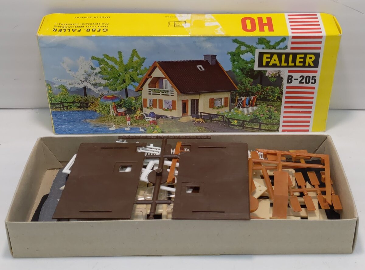 Faller B-205 HO Country Cottage Building Kit