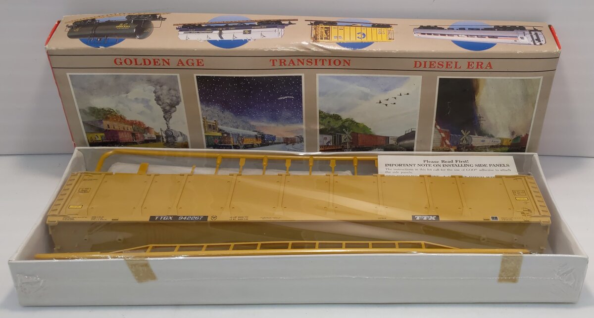 Walthers 932-4809 HO CSX 89'' Enclosed Auto Carrier Kit #941056