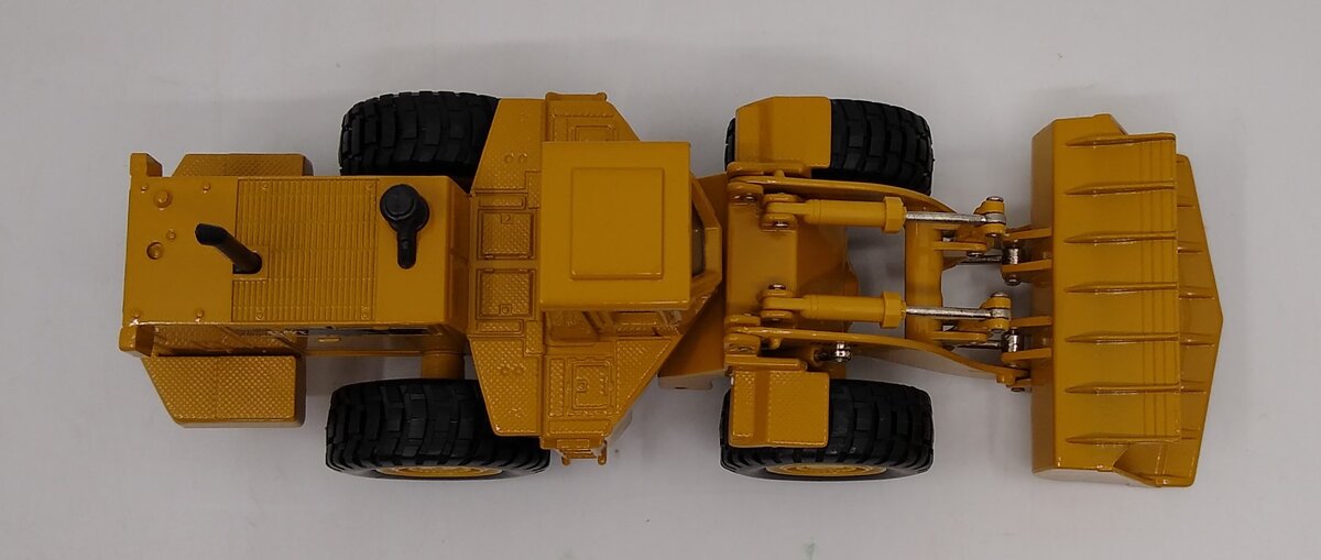 Ertl 2435 1:50 Diecast Mighty Movers Caterpillar 988B Wheel Loader