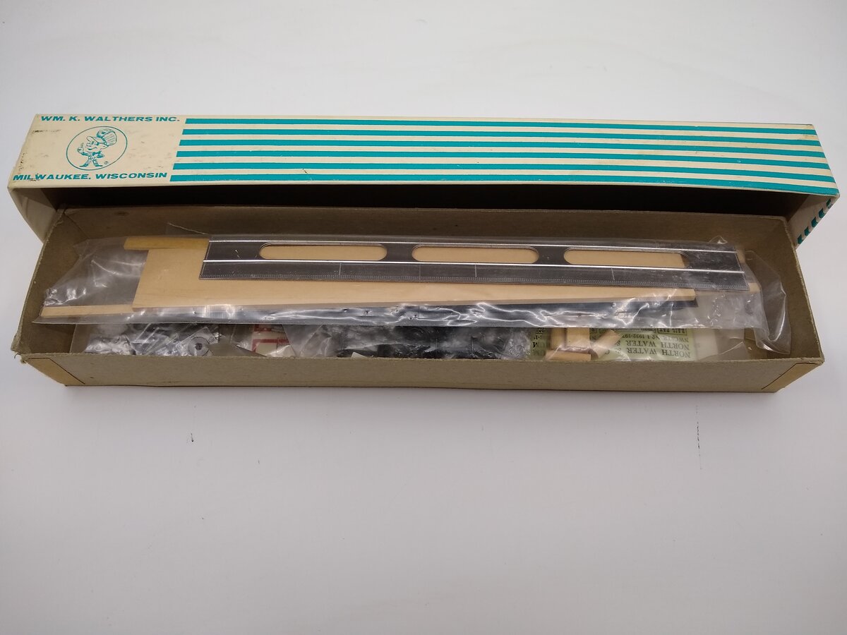 Walthers 933-6639 HO Scale Rail Fan Car w/Molded Roof Model Kit