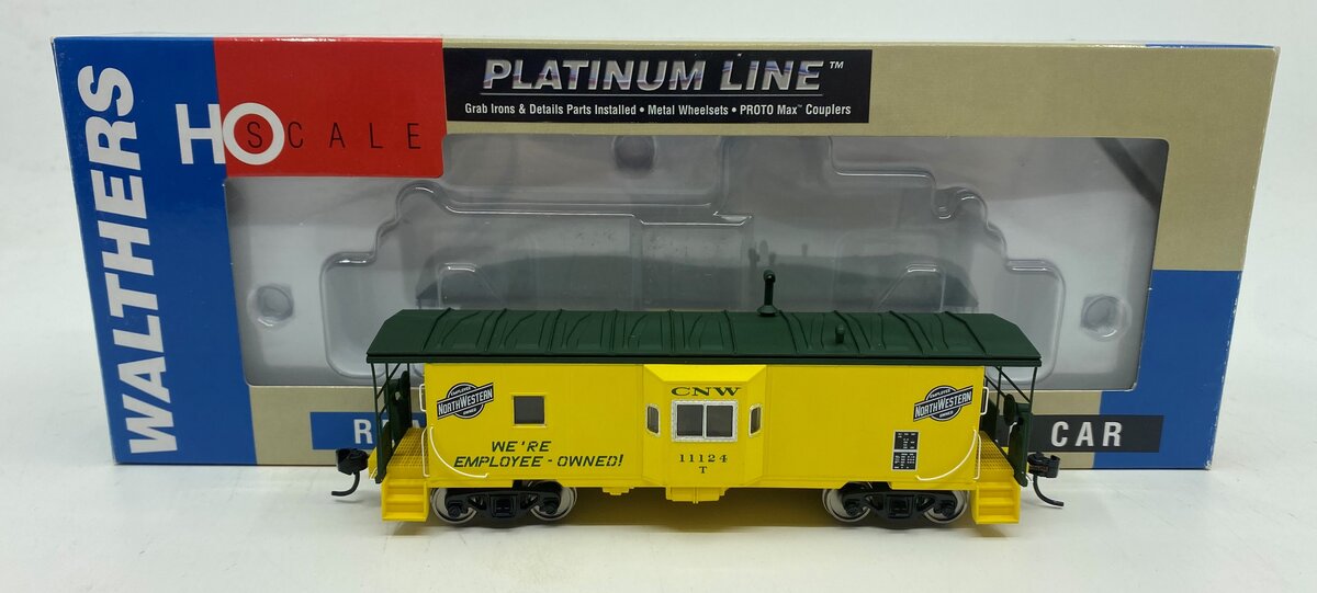 Walthers 932-40459 HO Scale CNW International Car Co Bay Window Caboose #11124