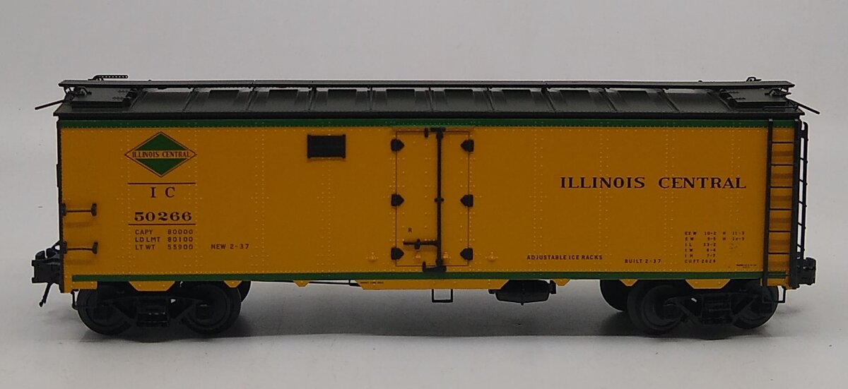 Atlas 8537-1 Illinois Central Refrigerator Box Car #50266 (3 Rail)