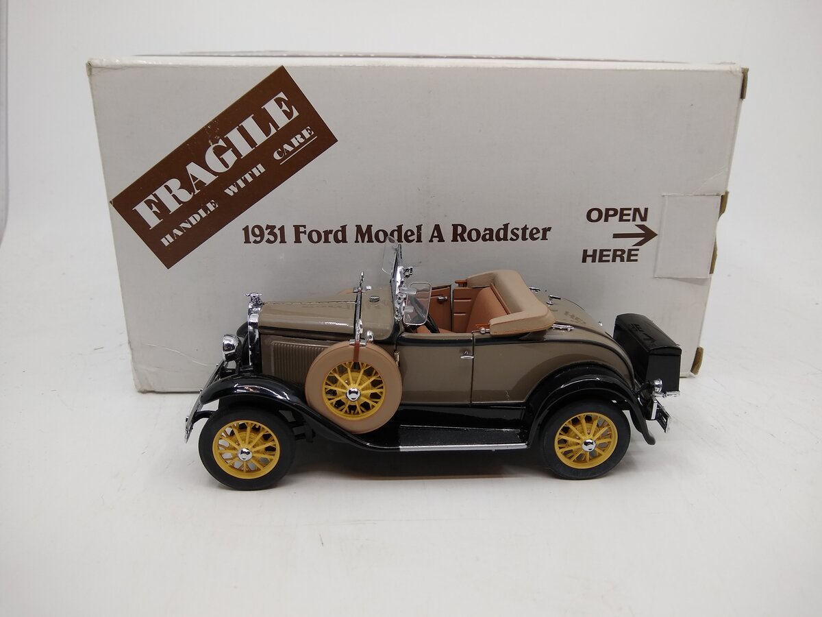 Danbury Mint 1:24 Scale Stone Brown 1931 Ford Model A Roadster Die Cast Model