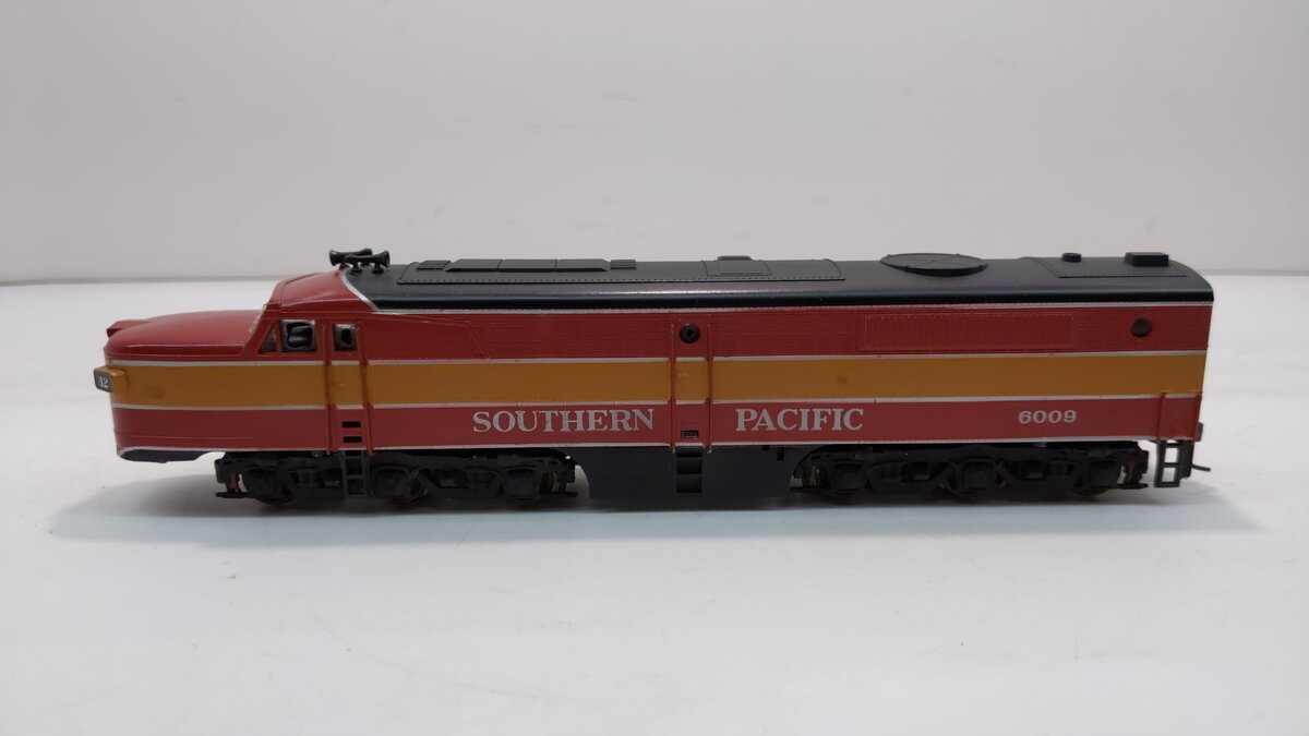 Athearn 3326 HO SP Daylight Alco PA1 Dummy Diesel Locomotive #6009