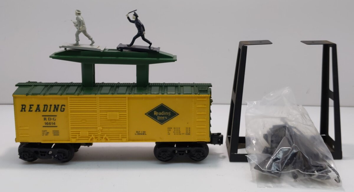 Lionel 6-16614 O Gauge Reading Operating Cop and Hobo Boxcar LN/Box