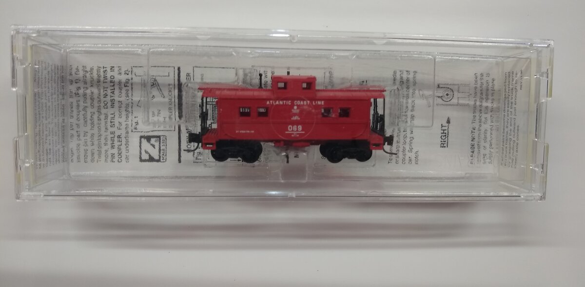 Micro-Trains 53500240 Z Scale Atlantic Coast Line Caboose #069 LN/Box