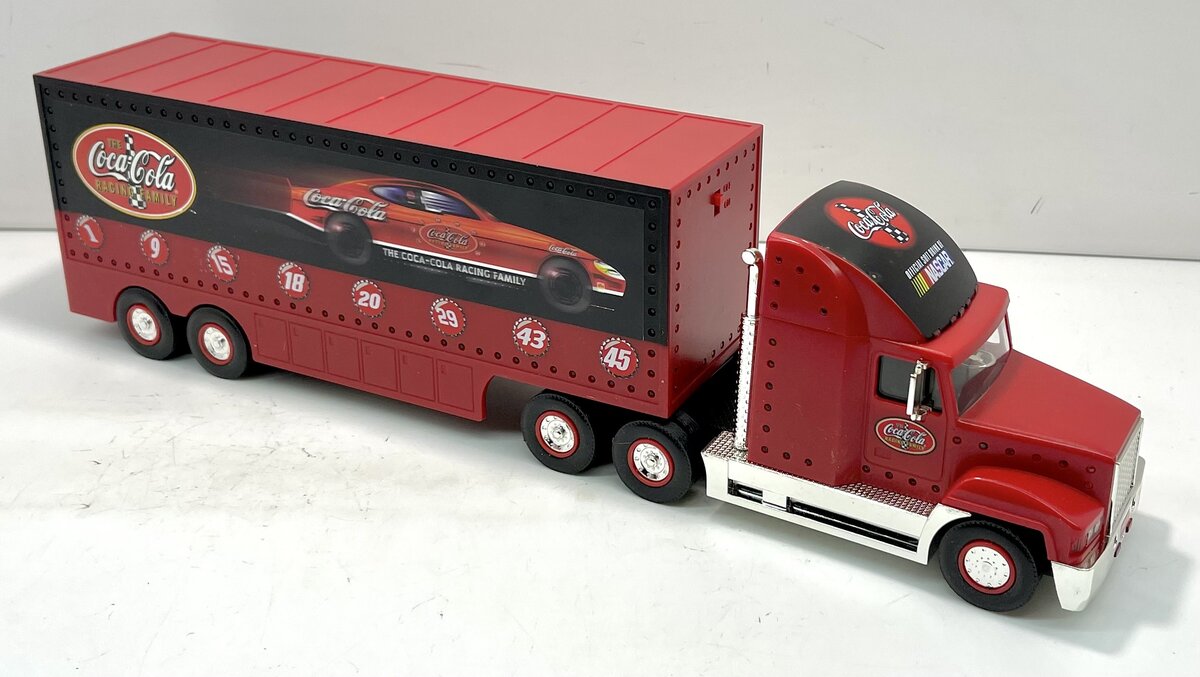 Coca-Cola 10340 1:64 2002 Nascar Carrier with Lights and Race Car LN/Box