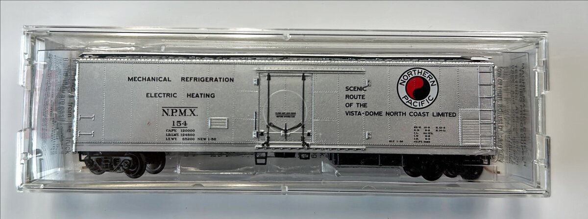 Micro-Trains 06900150 N Northern Pacific 51' Rivet Side Mechanical Reefer #154 LN/Box