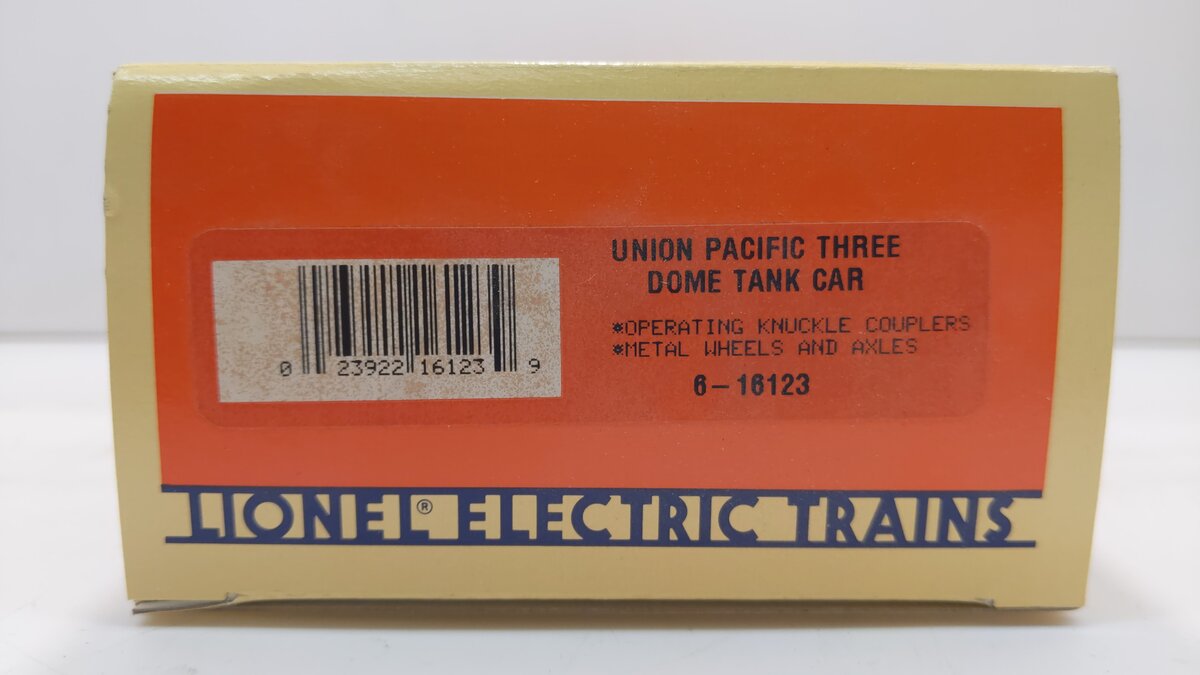 Lionel 6-16123 O Gauge Union Pacific Triple Dome Tank Car