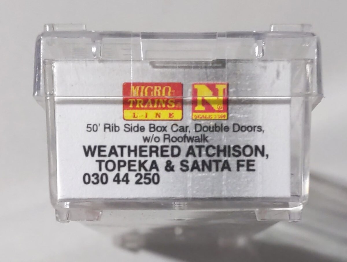 Micro-Trains 03044250 N ATSF Weathered 50' Rib Side Double Door Boxcar #18203 LN/Box