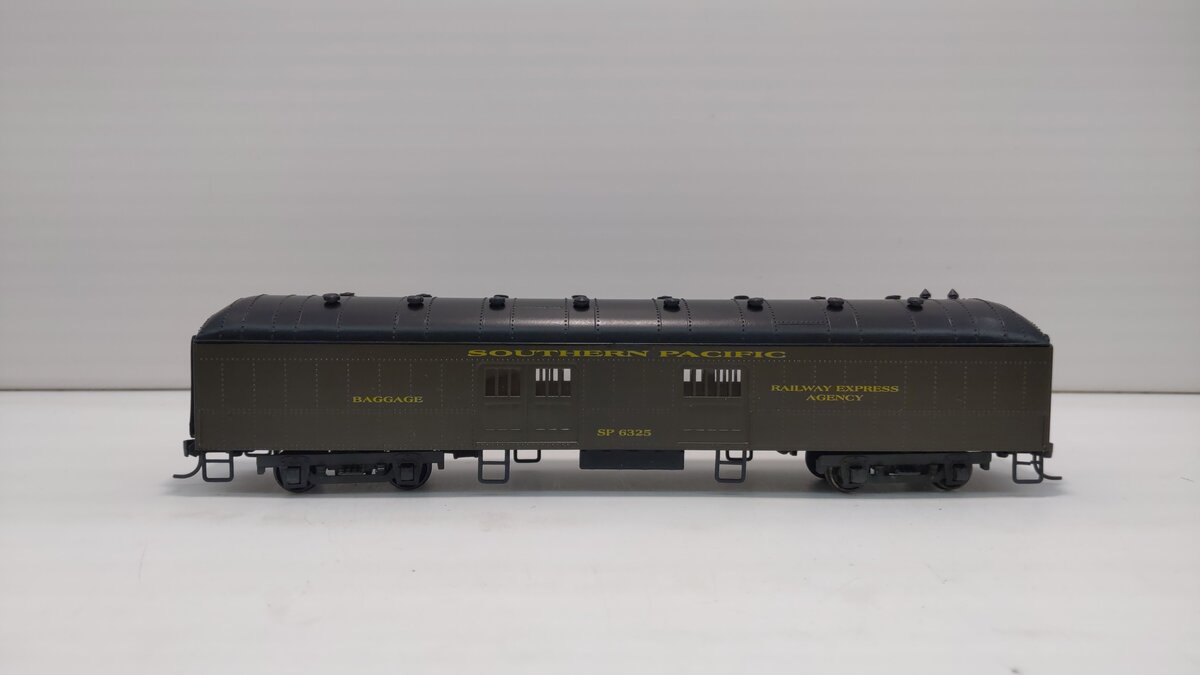 Roundhouse 6131 HO Southern Pacific Harriman Baggage Car Kit #6325