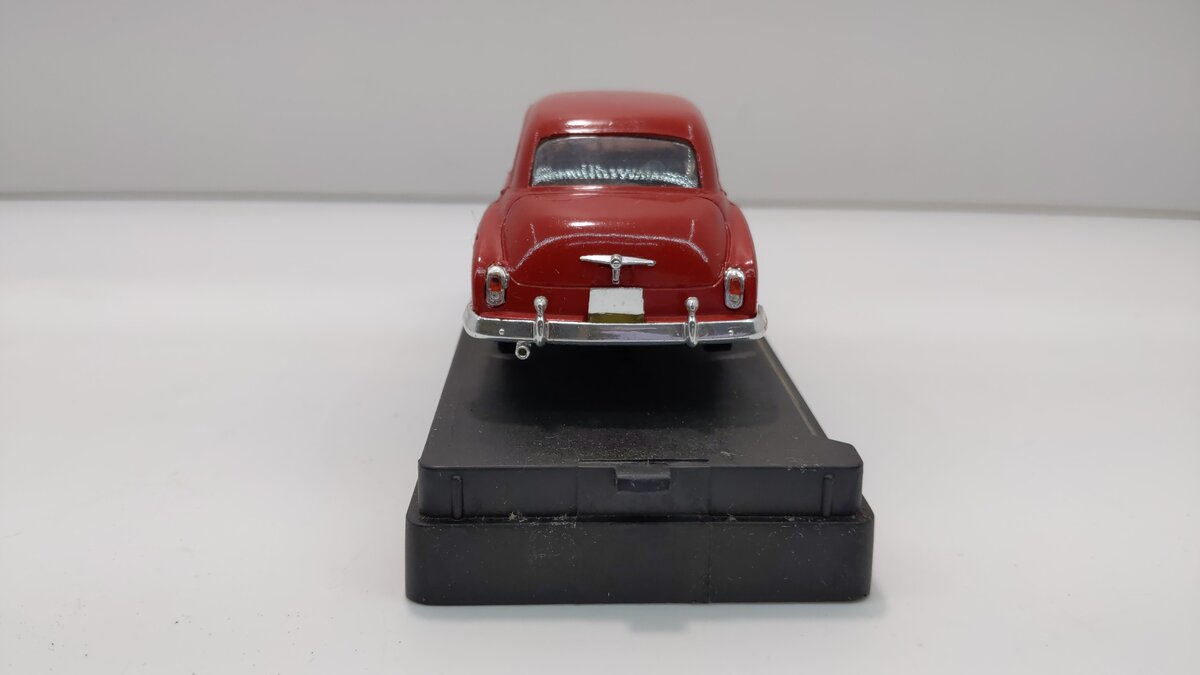 Solido 4508 1:43 Scale L'Age D'Or Red 1950 Chevrolet Sedan W/Plastic Case