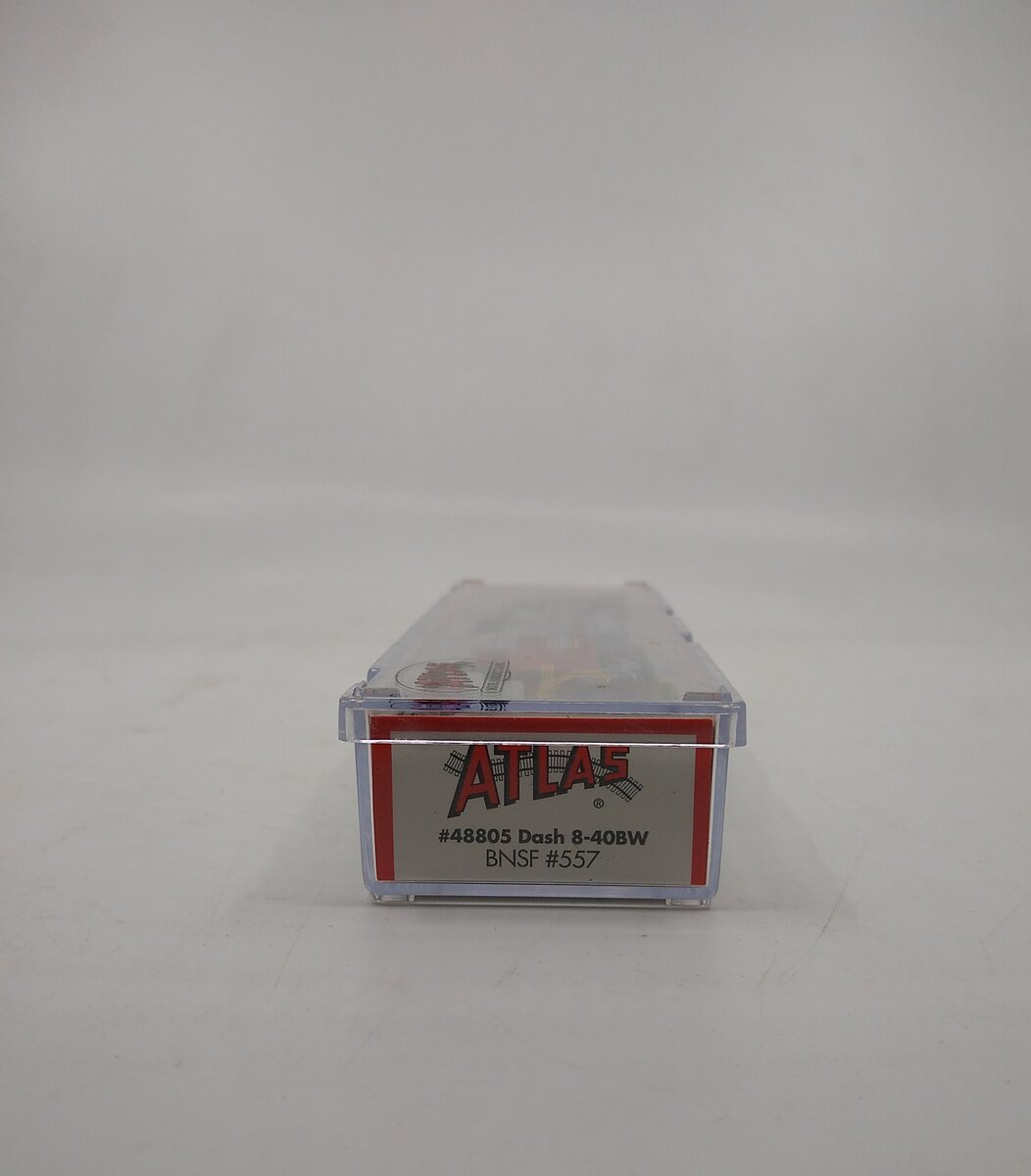 Atlas 48805 N Scale BNSF Dash 8-40BW Diesel Locomotive #557
