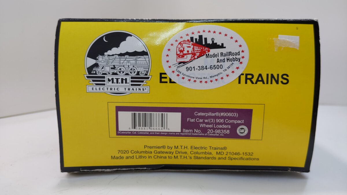 MTH 20-98358 O Gauge Caterpillar Flatcar with 3 Wheel Loaders LN/Box