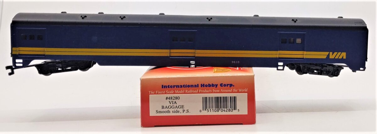 IHC 48280 HO Scale Via Rail Canada Smooth Side Baggage