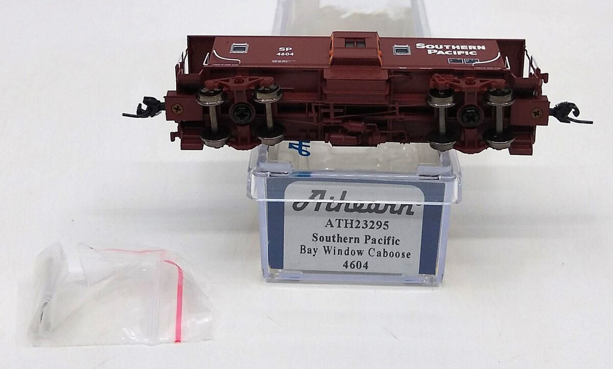 Athearn 23295 N Southern Pacific Bay Window Caboose #4604