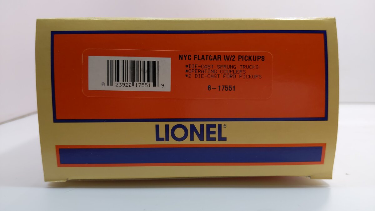 Lionel 6-17551 O Gauge New York Central Flatcar w/Two Pickup Trucks NIB