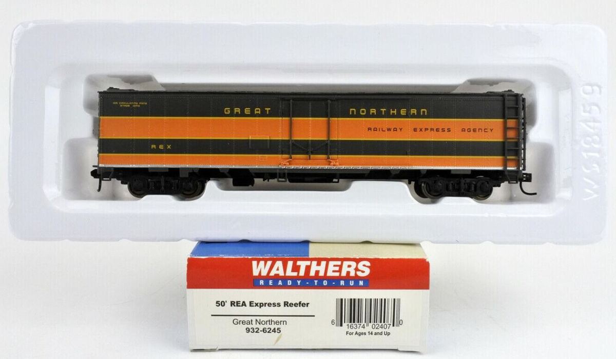 Walthers 932-6245 HO Scale Great Northern 50' REA Express Reefer