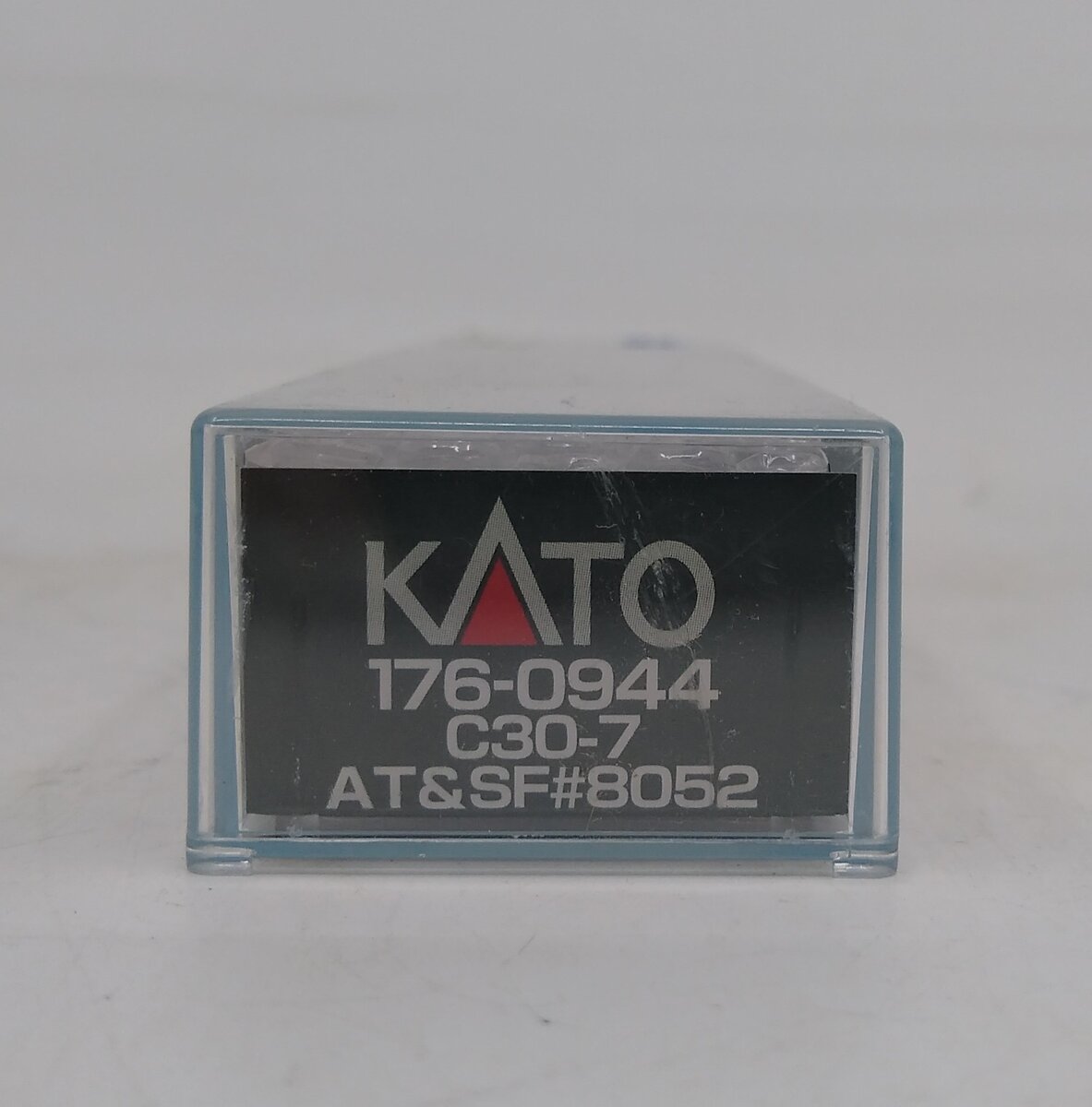Kato 176-0944 N Santa Fe Warbonnet C30-7 Diesel Locomotive #8052