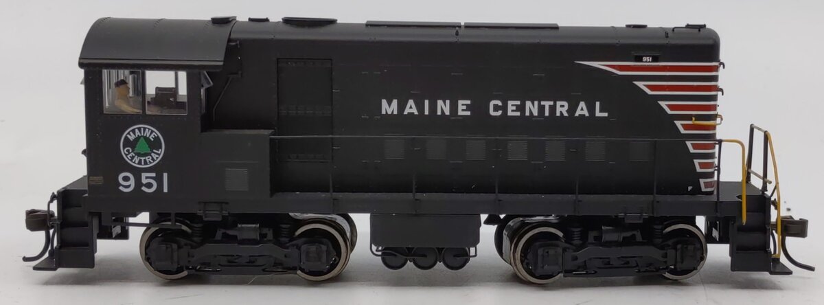 Atlas 10001099 HO Scale Maine Central HH660 Diesel Locomotive #951