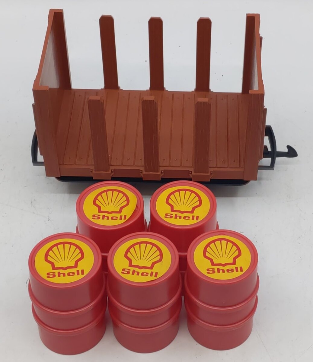 LGB 40450 G Scale Red/Brown Flatcar with Stakes & 5 Barrel Load LN/Box