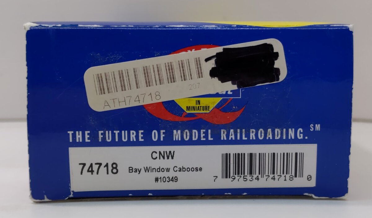 Athearn 74718 HO Chicago & Northwestern RTR Bay Window Caboose #10349