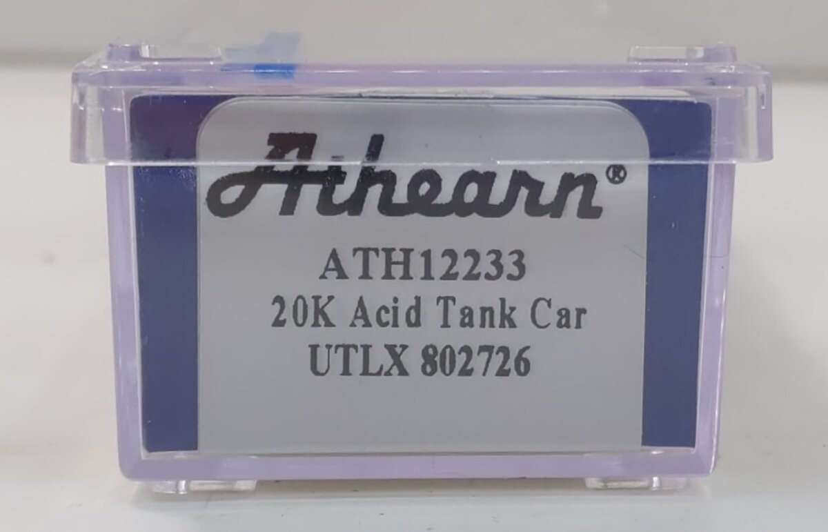 Athearn 12233 N UTLX RTC 20,900-Gallon Tank #802726 (Black & White)
