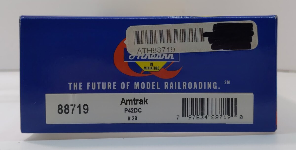 Athearn 88719 HO Amtrak/Intercity RTR AMD103/P42 Diesel Locomotive #28