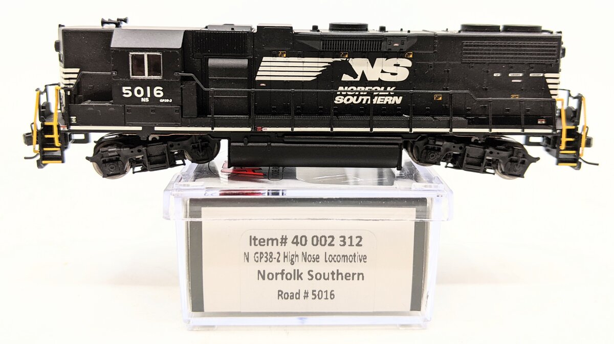 Atlas 40002312 N Scale Norfolk Southern GP38-2 High Nose Diesel Locomotive #5016