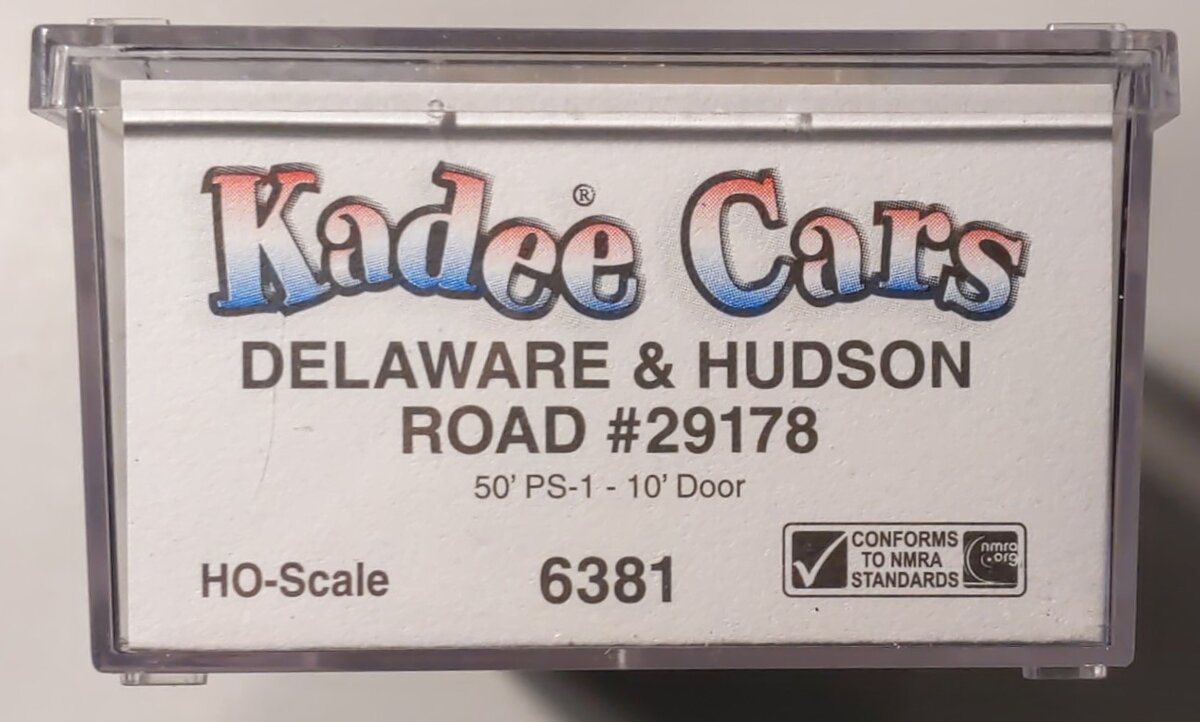 Kadee 6381 HO Delaware and Hudson 50' PS-1 Boxcar with 10' Door #29178