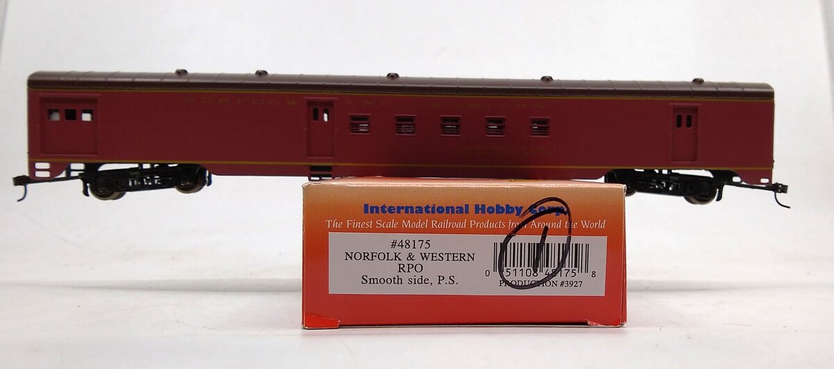 IHC 48175 HO Scale Norfolk & Western Smooth Side RPO Car #113 LN/Box