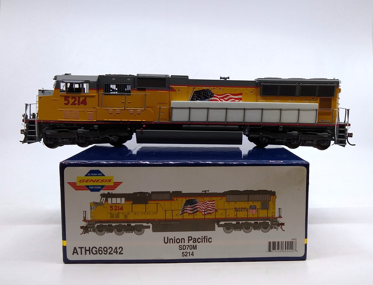 Athearn G69242 HO Union Pacific SD70M Diesel Locomotive #5214