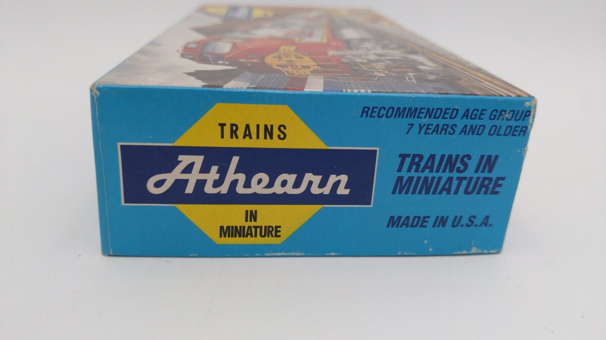Athearn 1405 HO Scale Santa Fe 50 Ft Flat Car Kit With 2 Vans