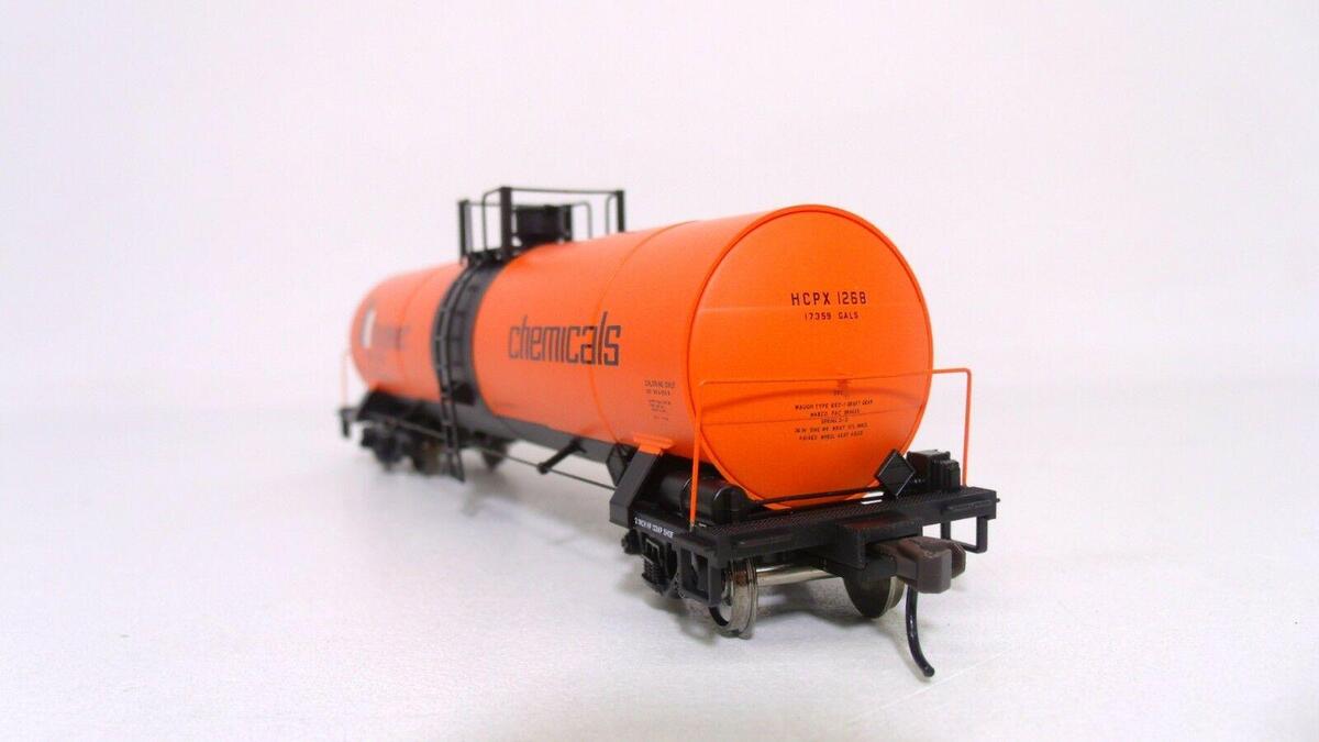Atlas 1556-2 HO Scale Hooker Chemicals 17,300 Gal. Tank Car #1268 MT/Box