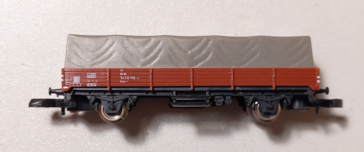 Marklin 8665 Z Scale Mini Club DB Low-Side Gondola w/Tarp Covered Load