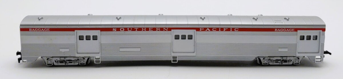 IHC 47950 HO Southern Pacific Corrugated Side Baggage Car