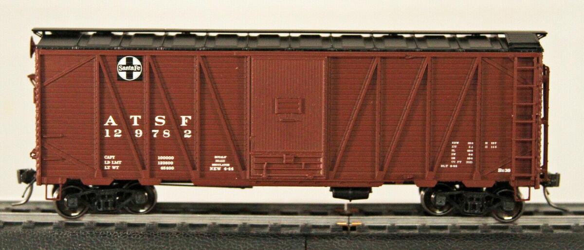 InterMountain 46071-18 HO Santa Fe 40' WWII War Emergency Box Car #129782 LN/Box