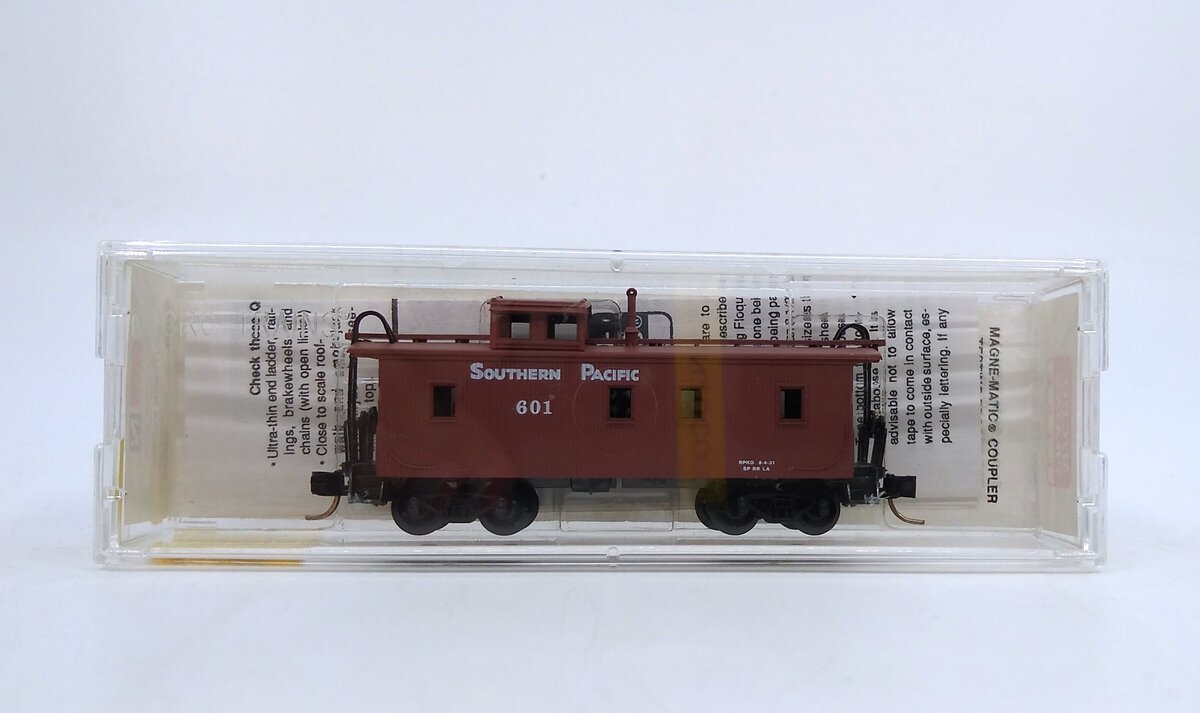 Micro-Trains 05100150 N Scale Southern Pacific 34' Wood Sheathed Caboose #601