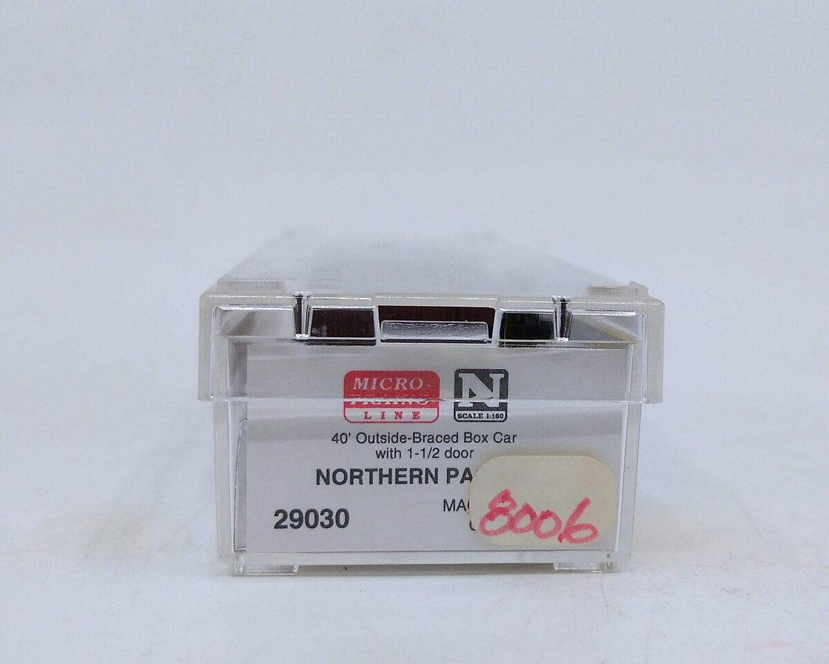 Micro-Trains 02900030 N NP 40' 1&1/2 Door Outside Braced Boxcar #8006 LN/Box