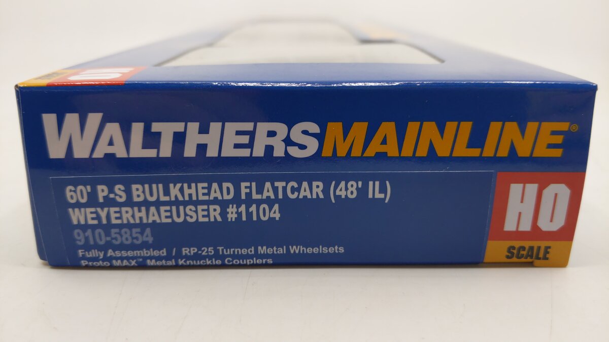 Walthers 910-5854 HO Weyerhaeuser 60' Pullman-Standard Bulkhead Flatcar #1104