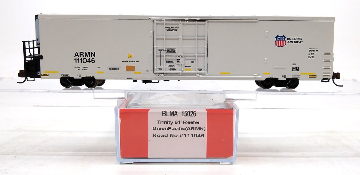 BLMA Models 15026 N Scale Union Pacific Trinity 64' Reefer #111046
