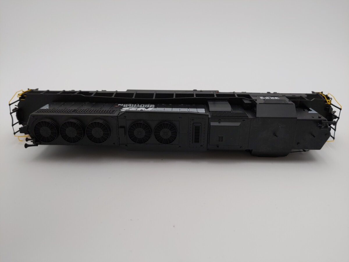 Broadway Limited 1257 HO Norfolk Southern EMD SD40-2 High Hood Diesel #3223