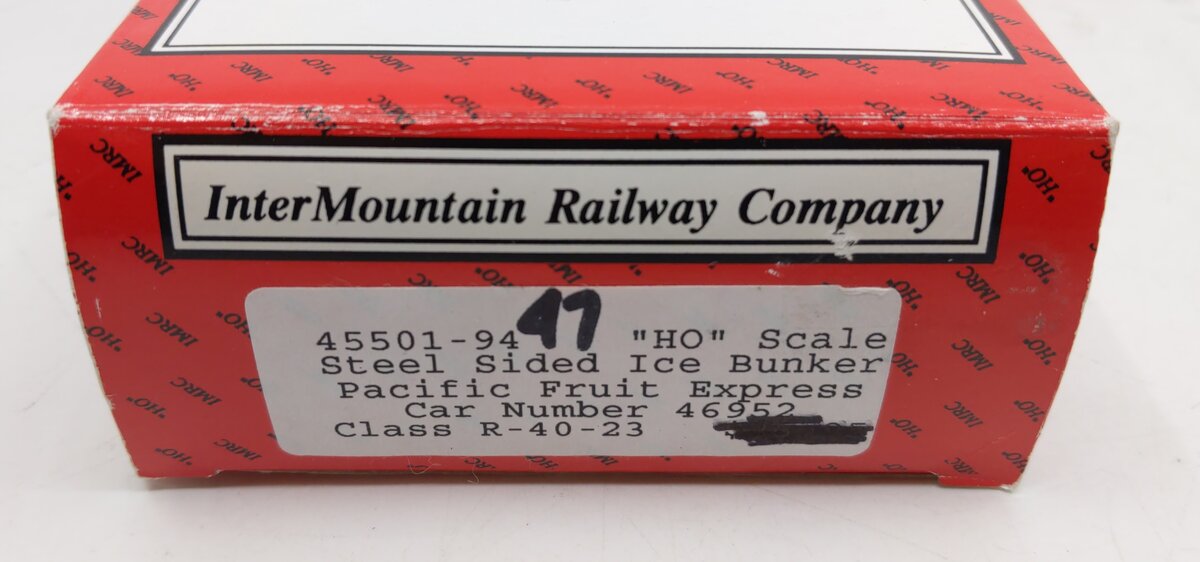 InterMountain 45501-94 HO PFE Steel Sided Ice Bunker Car #46952 LN/Box