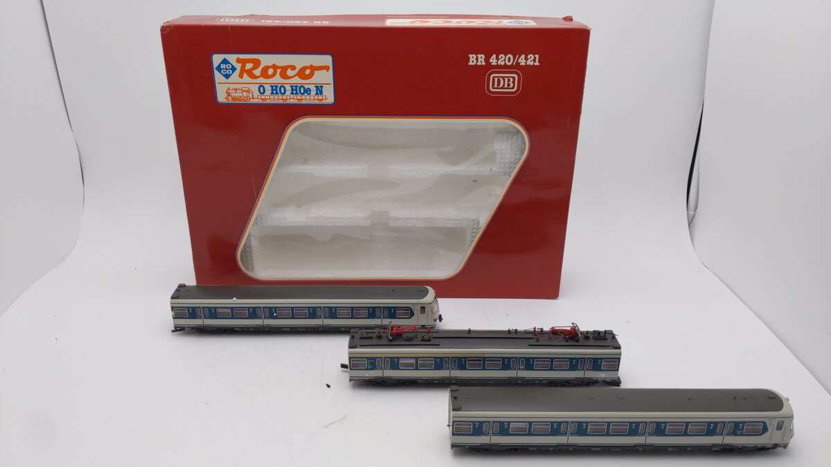 Roco 43002 HO Scale DB S31 Triebzug BR 420/421 Electric Commuter