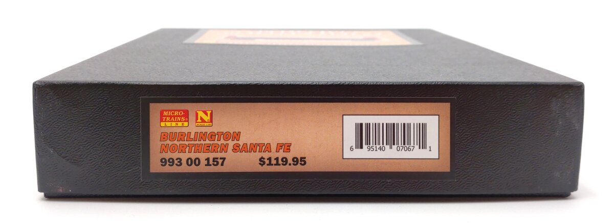Micro-Trains 99300157 N BNSF 61' Bulkhead Flatcar w/ Steel Pipe Load (Set of 4)